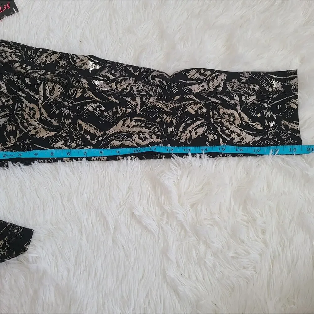 Betsey Johnson  Black And Silver Foil Print Capri Leggings NWT Small